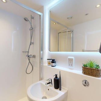 Canal View Ensuite - Image 7