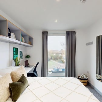 Canal View Ensuite - Image 2