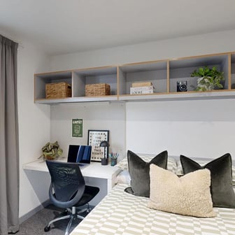 Ensuite Room - Image 6