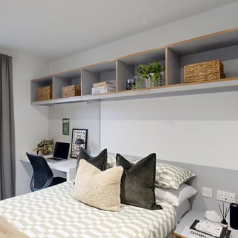 Ensuite Room - Image 7