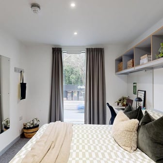 Ensuite Room - Image 2