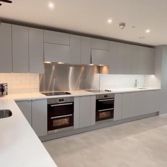 Canal View Ensuite - Image 9