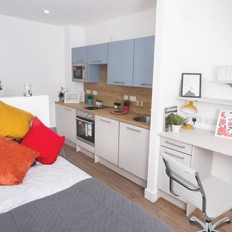 Classic 2 Bed Apartment - Image 1