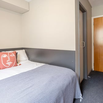 Classic Ensuite - Image 2