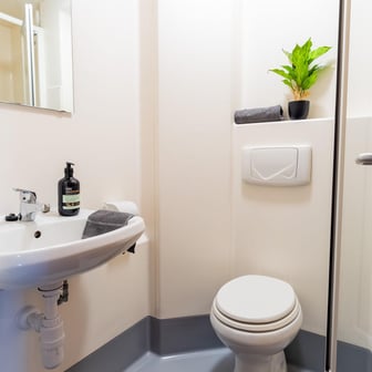 Silver En Suite - Image 11