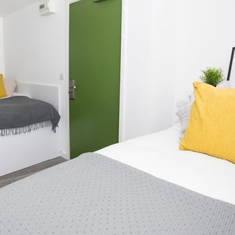 Large Twin Studio - Image 4