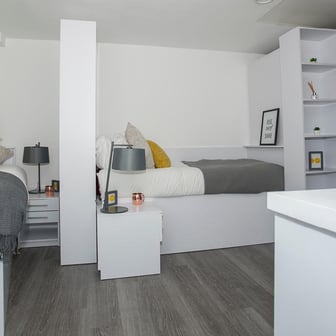 Large Twin Studio - Image 5