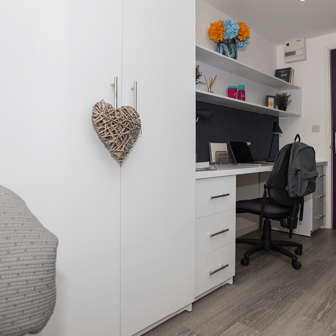 Large Standard Plus Studio - Image 2