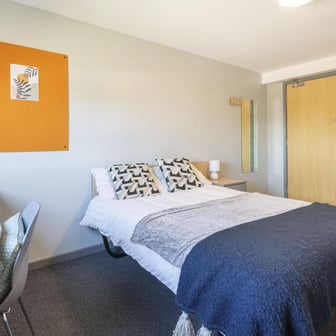 2 Bed Apartment Room - Image 4