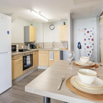 2 Bed Apartment Room - Image 7