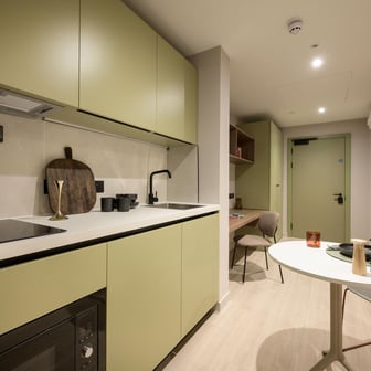 Deluxe Studio Wet Room - Image 6