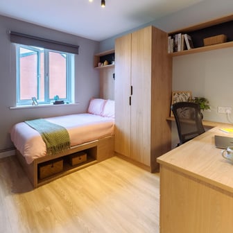 Gold En Suite - Image 1