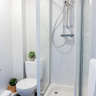 Gold En Suite - Image 11