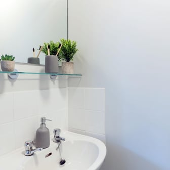 Gold En Suite - Image 12