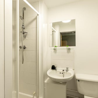 Classic Ensuite - Image 7