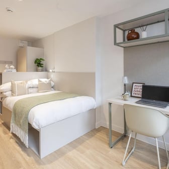 Ensuite with Balcony - Image 1