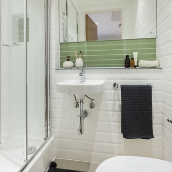 Ensuite with Balcony - Image 4
