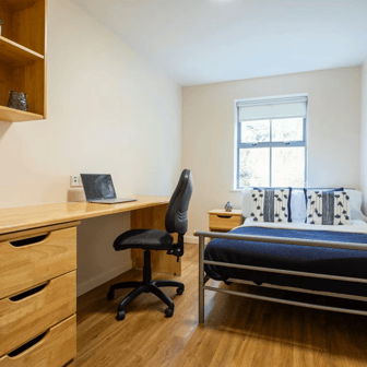 Silver Ensuite - Image 2