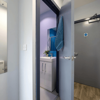 Gold Ensuite - Image 8
