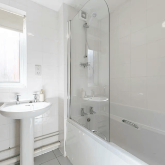 Bronze 2 Bed Apartment - Image 5