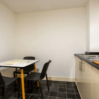 Bronze Non Ensuite - Top Floor - Image 5