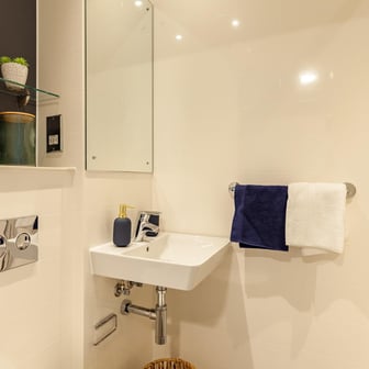 Luxury Gold Studio - Image 5
