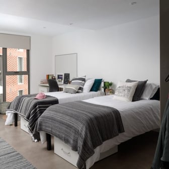 Deluxe Studio - Image 7