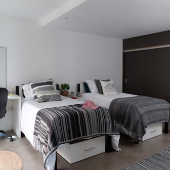 Deluxe Studio - Image 8