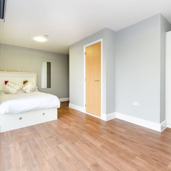 Ensuite Gold - Image 3