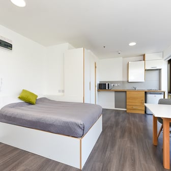 Studio silver - Image 1