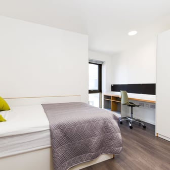 Ensuite gold - city view - Image 4