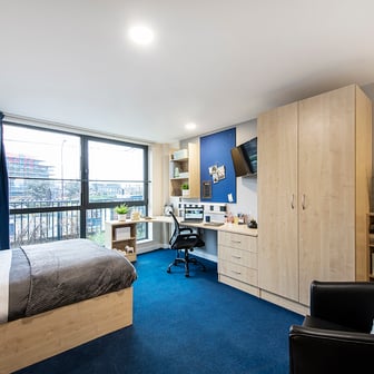 Studio Premium - Image 4