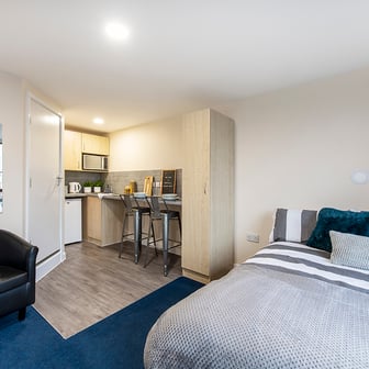 Studio Premium - Image 2