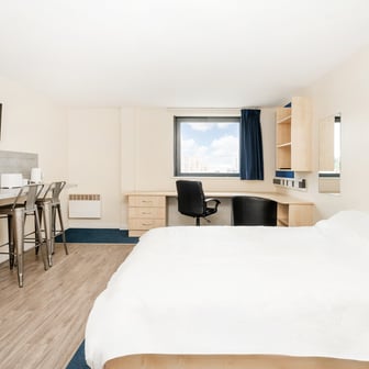 Studio Premium - Image 1