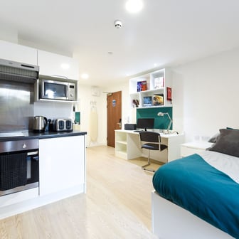 Studio silver - Image 1