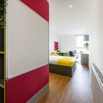 Ensuite silver - Image 1