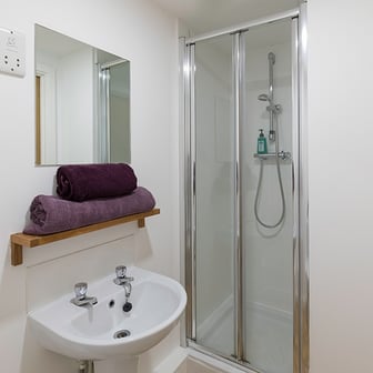 One Bed Apartment - Image 2