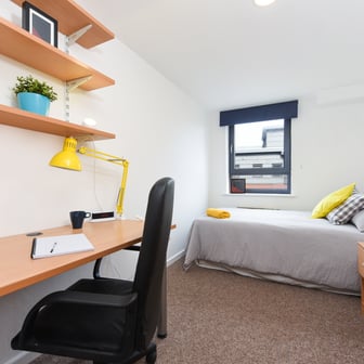 One Bed Apartment - Image 1