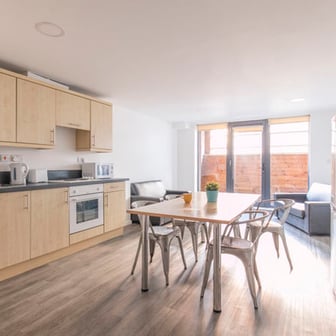 One Bed Apartment - Image 3