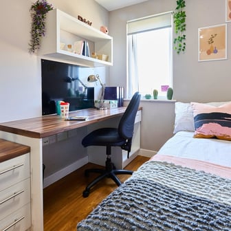 Classic En-suite In A 6-bed Flat - Image 2