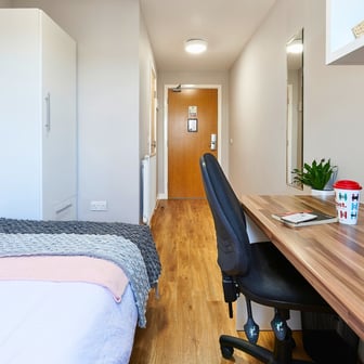 Classic En-suite In A 6-bed Flat - Image 3