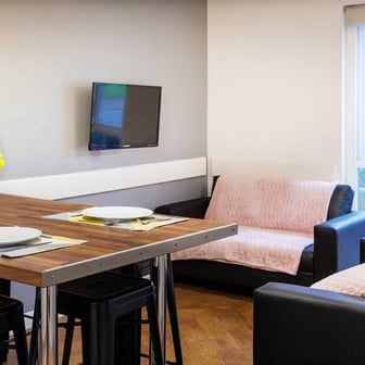 Gold Ensuite - Image 3