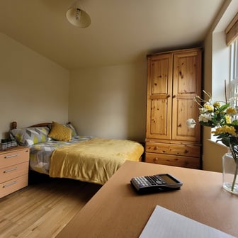 Flat 4 - 2 bedrooms - Image 3