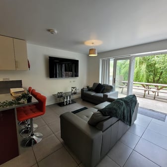 Room 2 in 12 bed house - Image 5