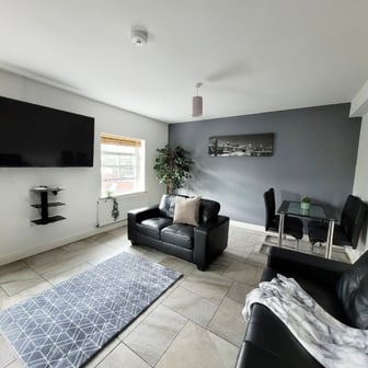 Flat 6 - 4 bedrooms - Image 1