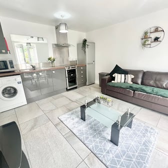 Flat 2 - 2 bedrooms  - Image 2