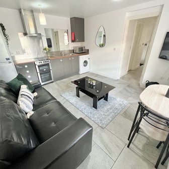 Flat 5 - 2 bedrooms - Image 2