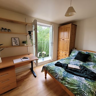 Room 1 En Suite in 11 bed house - Image 1