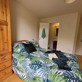 Room 1 En Suite in 11 bed house - Image 2