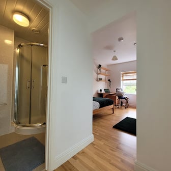 Room 10 En Suite in 11 bed house - Image 4